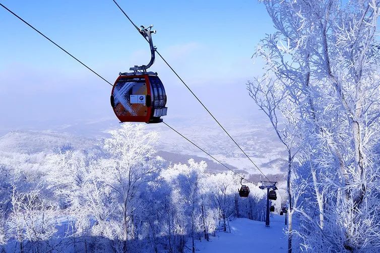 万科松花湖度假区雾凇冰雪节,吉林万科松花湖滑雪场旅游