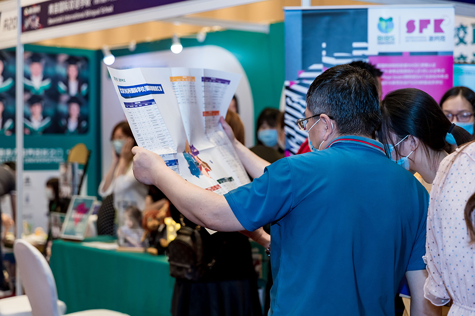 “今天你交essay了吗？”——跨国网课隐秘产业链