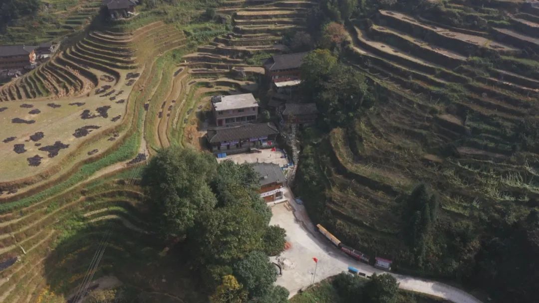 教师坚守初心牢记使命,不忘教师初心坚守三尺讲台