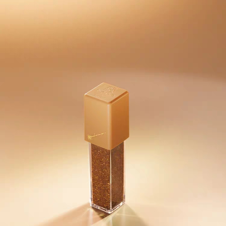 「是日美好事物」DIOR花卉刺绣BookTote上架，兰蔻钻石瓶香水换蕾丝包装