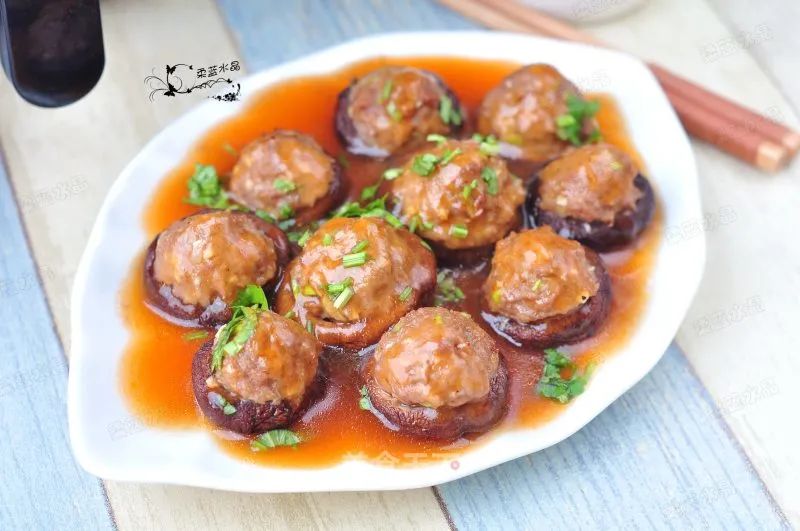 【关注】我县香菇产业飞上《人民日报》，看美味香菇如何做出可口菜肴！