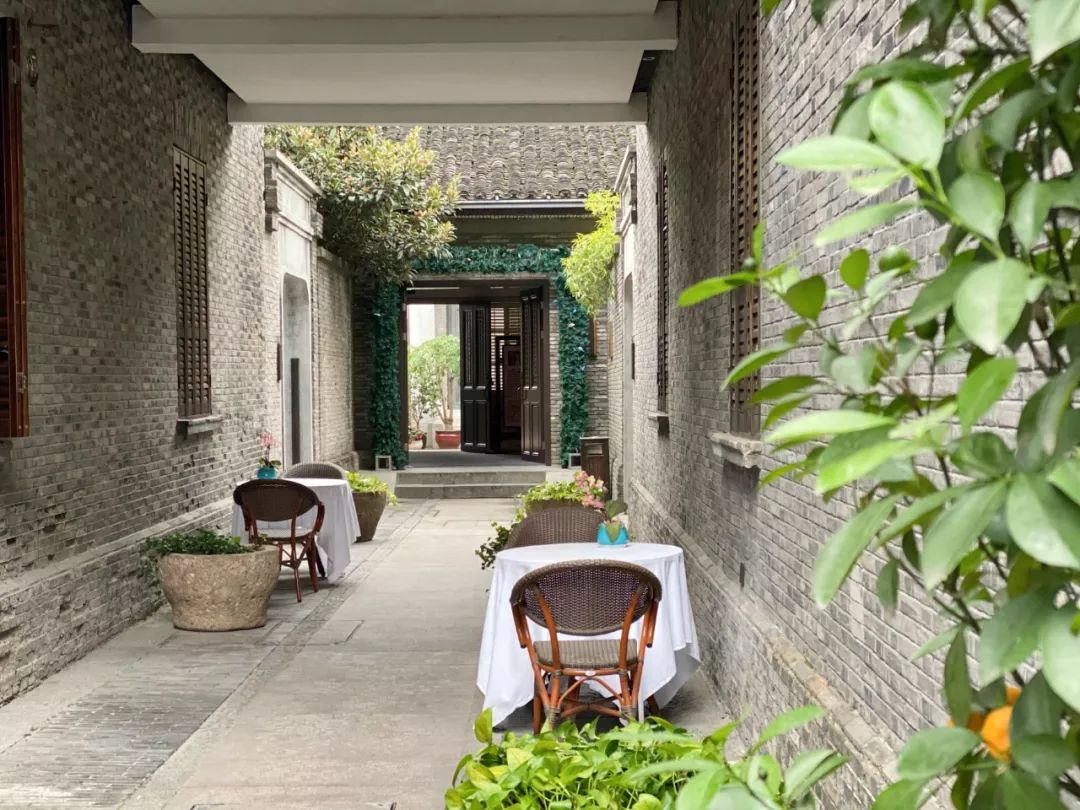 杭州湖边邨酒店怎么订便宜,西湖边住宿酒店哪个好