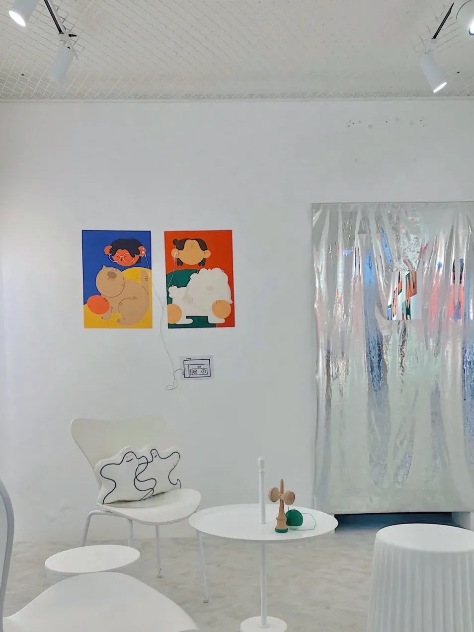 你家楼下的免费展览空间，晒着暖烘烘的太阳散步去吧