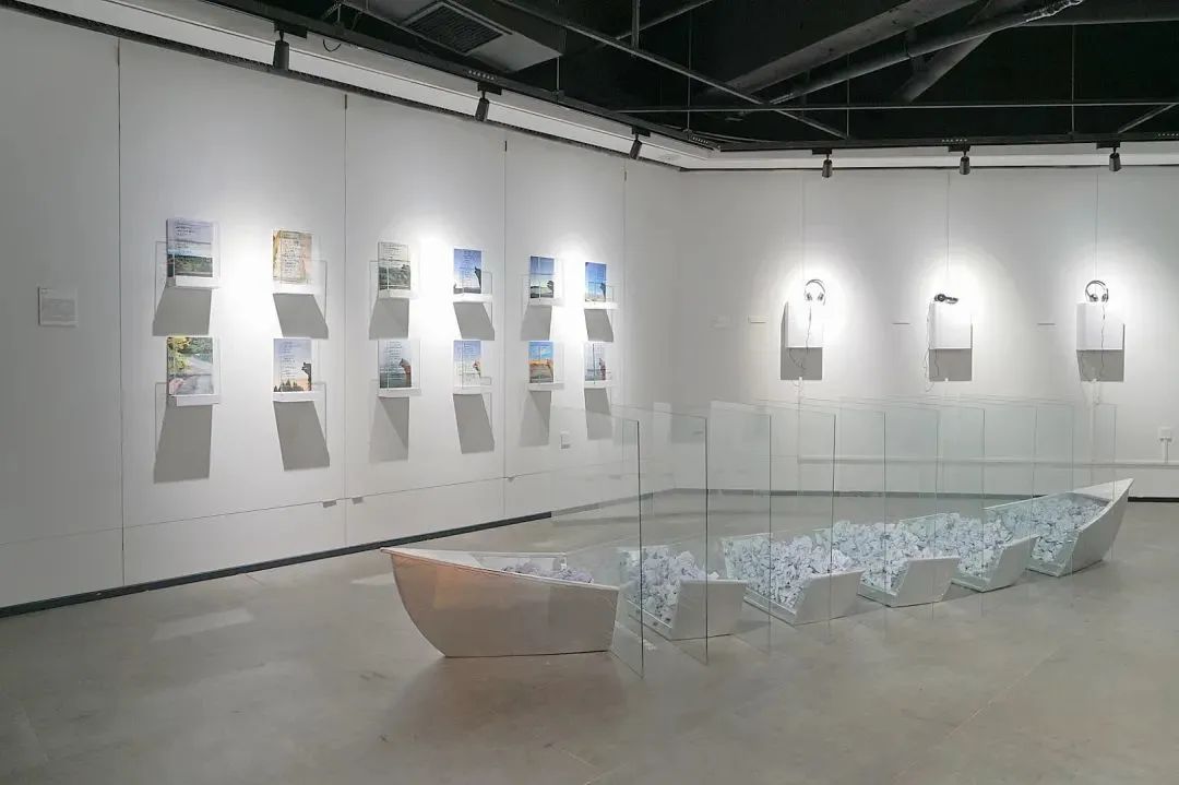 你家楼下的免费展览空间，晒着暖烘烘的太阳散步去吧