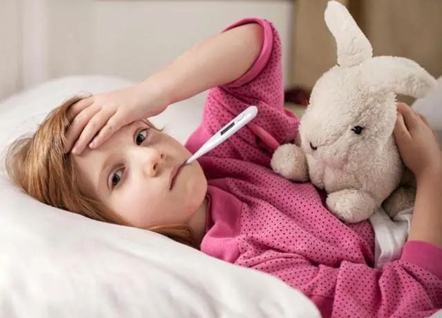 小孩感冒发热药是退烧药吗,感冒手心脚心发热吃什么药