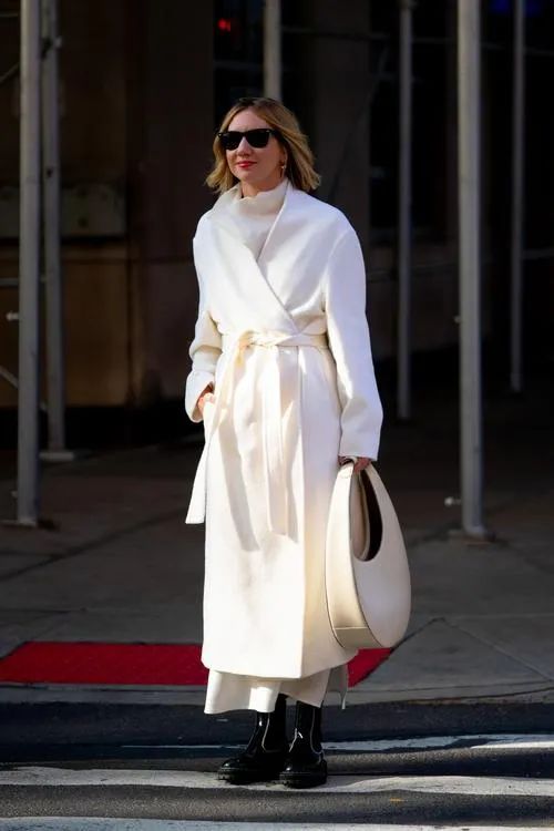 双面羊绒大衣为啥很贵,穿上羊绒大衣一定很好看