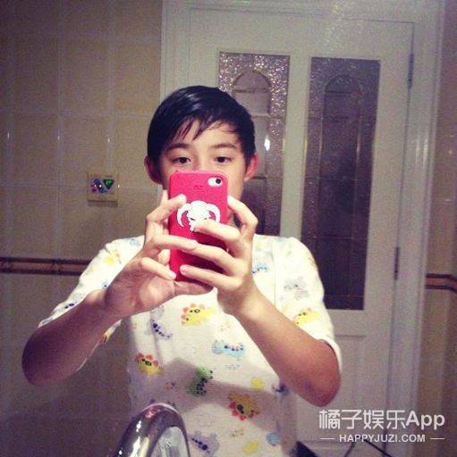 李嗣镕帅气视频,前国脚李明之子李嗣镕颜值