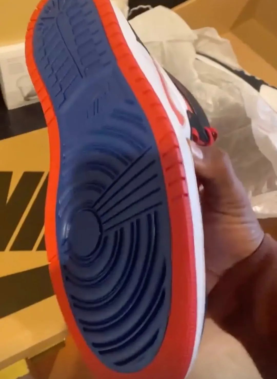 球鞋nike最新款,dunk和aj1low哪个鞋子更值得入手