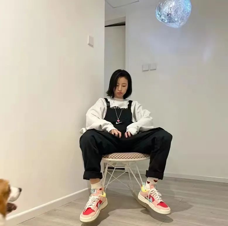 白百何坎肩卫衣,白百何ootd穿搭