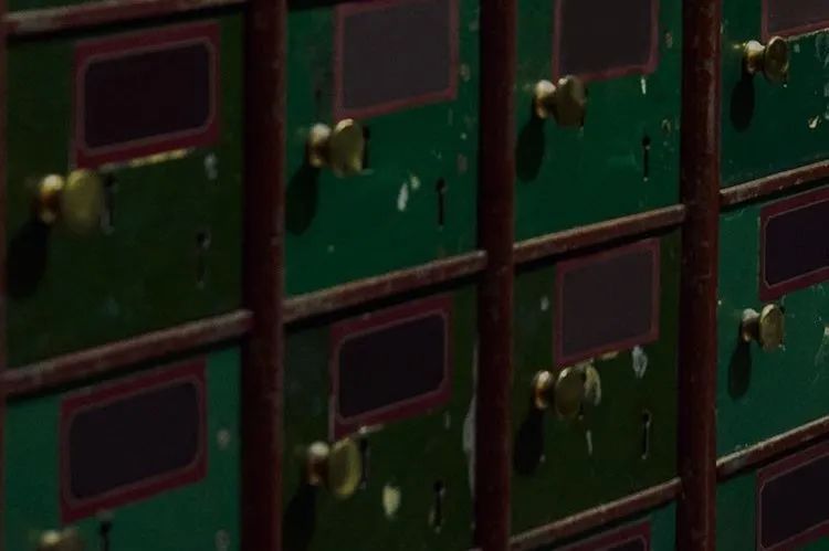 好莱坞拍了隔离期间的《史密斯夫妇》，他们盯上了全球顶奢百货里价值2700万的钻石