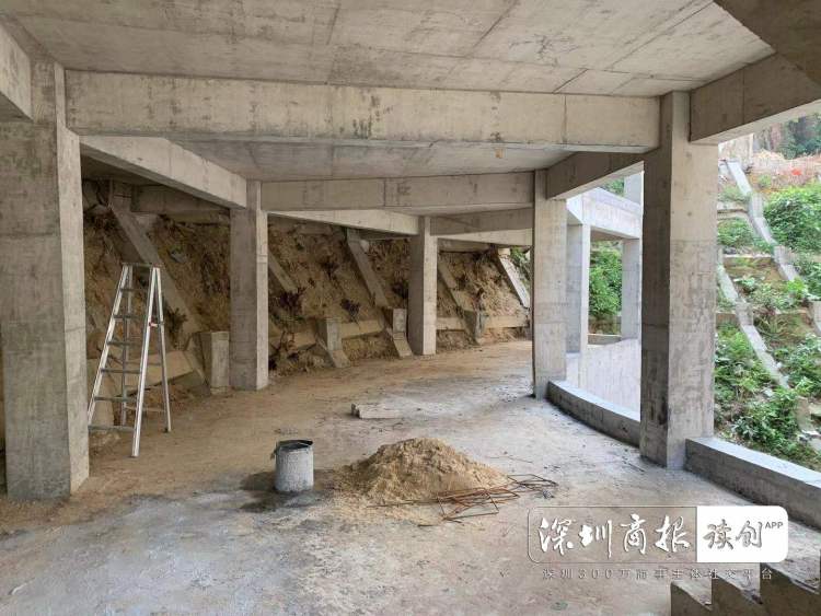 龙岗布吉一护坡上竟盖起3层楼房邻近街坊提心吊胆