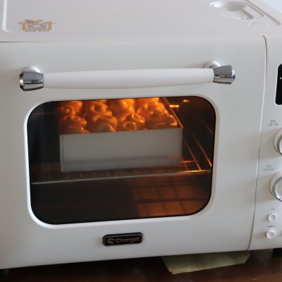 3分钟制作蜂蜜小面包香甜酥软,脆脆底蜂蜜小面包