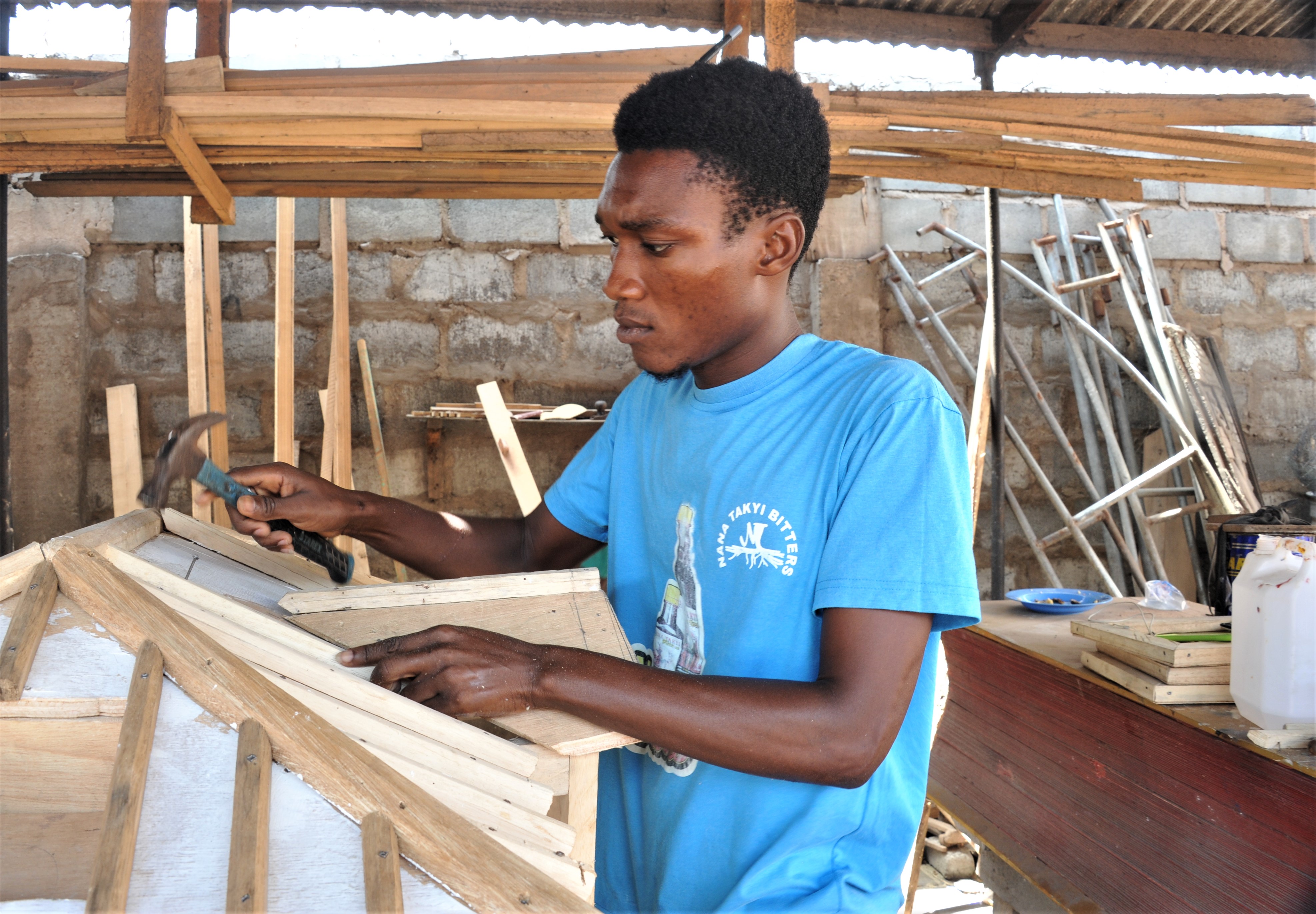 你好非洲丨汽车、玉米、一条鱼……这些造型奇特的棺材，是他们对逝者的尊重与祝福