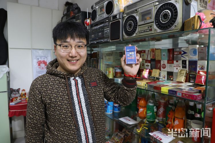 百味人生丨一箱过期方便面能卖3600!青岛小伙攒出“80后时光机”,收藏近6000件老物件