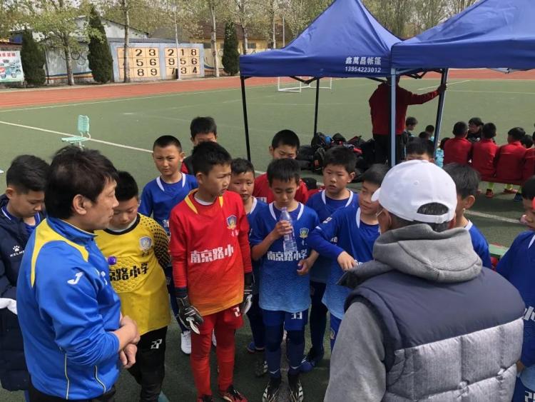 “市长杯”上周末继续进行南京路小学提前一轮小组出线