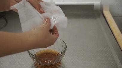 冰箱胶条发霉拆下来用什么泡,冰箱的胶条发霉难清洗教你一绝招