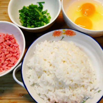 在外面吃还不如在家自己做,在外面弄不到吃就自己在家做