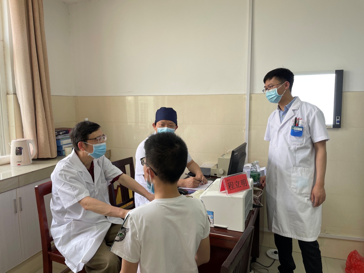 湖口县中医医院：红色公益行，回报桑梓情