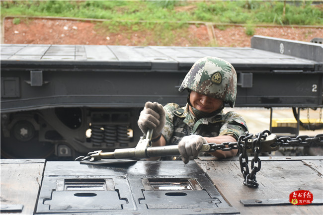 部队勤务兵的真实生活,兵哥哥的日常生活震撼视频