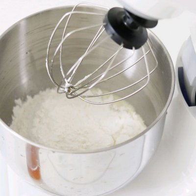 今天来做个足球翻糖蛋糕,早上来一碗热乎乎的玉米糊