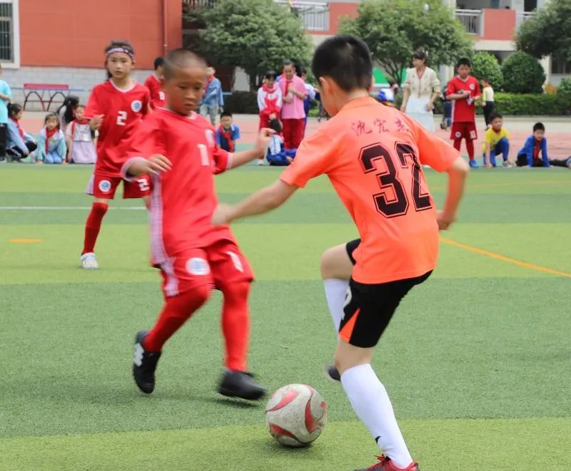 快乐足球追逐梦想——记濂溪区第一小学第六届“爱莲杯”足球班级联赛