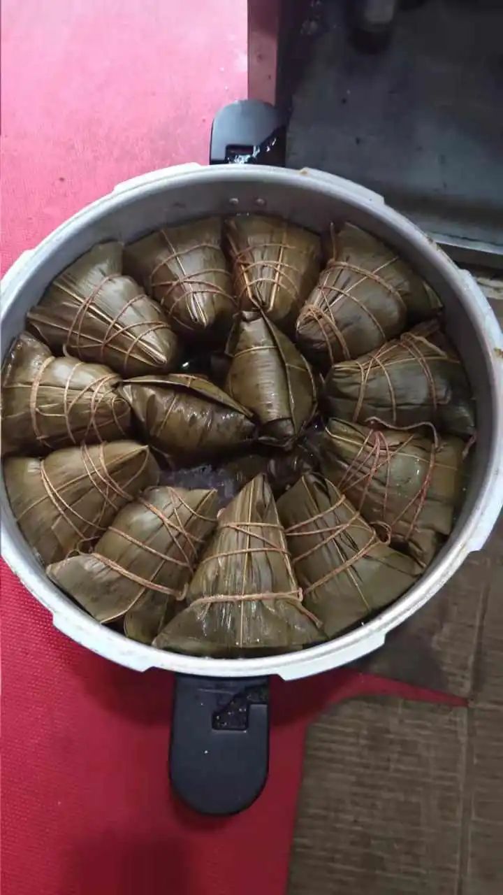 凌晨4点赶来买！15分钟300个售罄！杭城粽子店门口告示火了：真的不是我傲娇