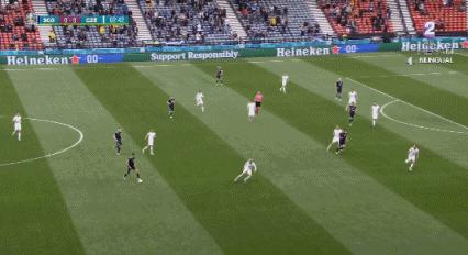 希克45米超远吊射捷克2-0苏格兰,希克惊天远射捷克力擒苏格兰