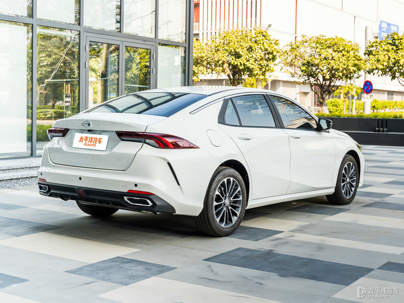 新款起亚嘉华实车曝光,2022丰田皇冠陆放豪华版图片