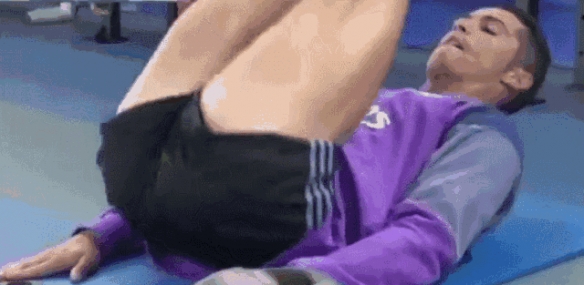 欧洲杯领跑射手榜！C罗身材管理引热议：常年8%体脂率