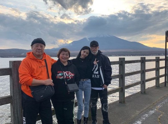 潘玮柏「夫妻视角照」放闪空姐妻！网看她侧面嗨了…狂猜有喜