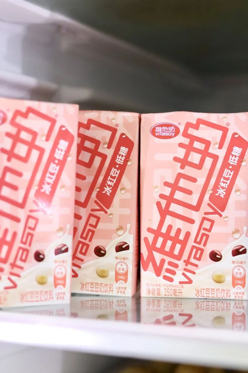 凉了？明星工作室解约，各地商户下架产品，市值一日蒸发超10亿港元，维他奶怎么了？