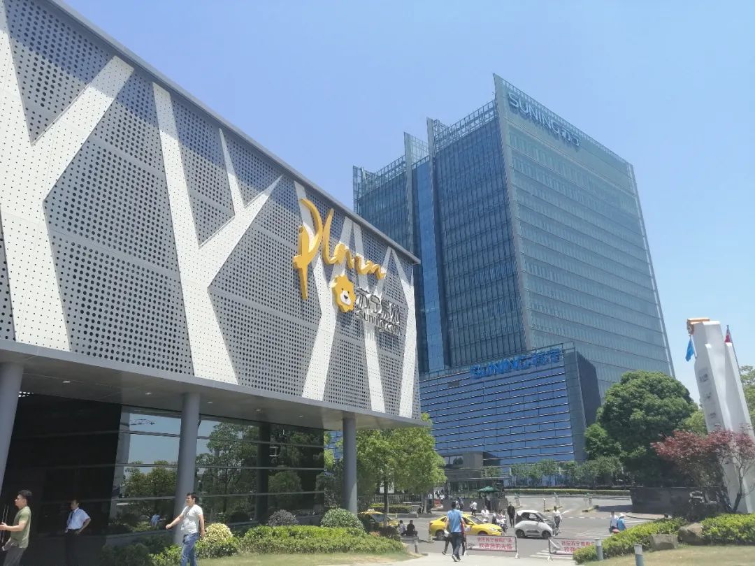 重磅突发！那个“把木槌敲裂”的人辞去苏宁易购董事长职务，转任“名誉董事长”，苏宁未来谁掌舵？