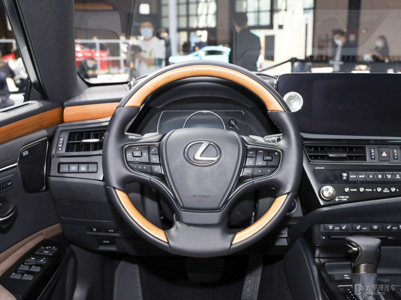 新款起亚嘉华实车曝光,2022丰田皇冠陆放豪华版图片