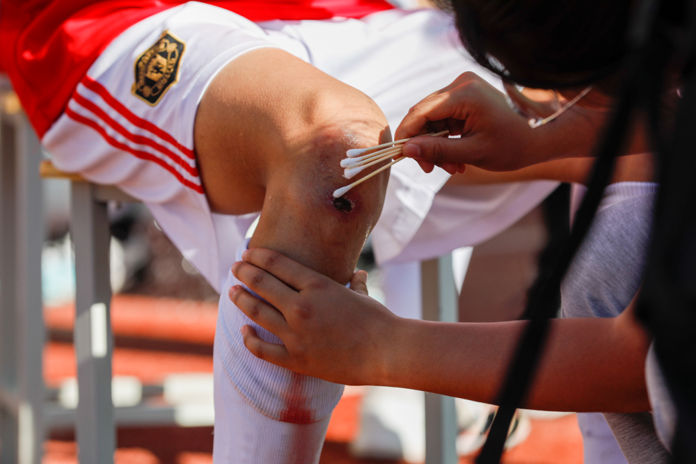 足球赛场上的催泪时刻,感动足球场上落泪的瞬间