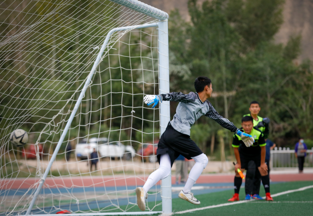 足球赛场上的催泪时刻,感动足球场上落泪的瞬间