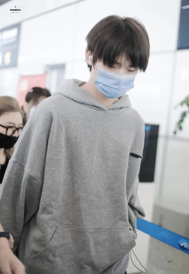 李宁时装周卫衣明星同款,网红爆款加绒卫衣明星同款