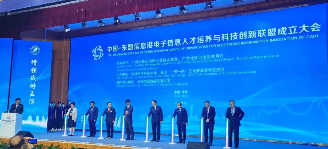 中国东盟团结合作,自愿平等加入社会主义共和国联盟