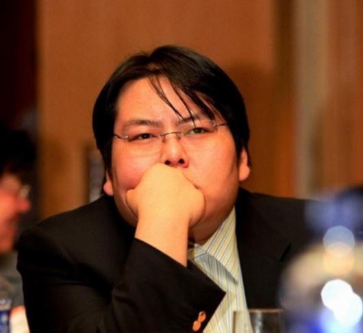 失踪的首富：父亲被枪杀，22岁仓促接班，如今被债主2100万公开悬赏