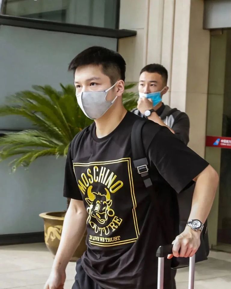 运动员穿的衣服品牌,之前运动员都穿什么品牌