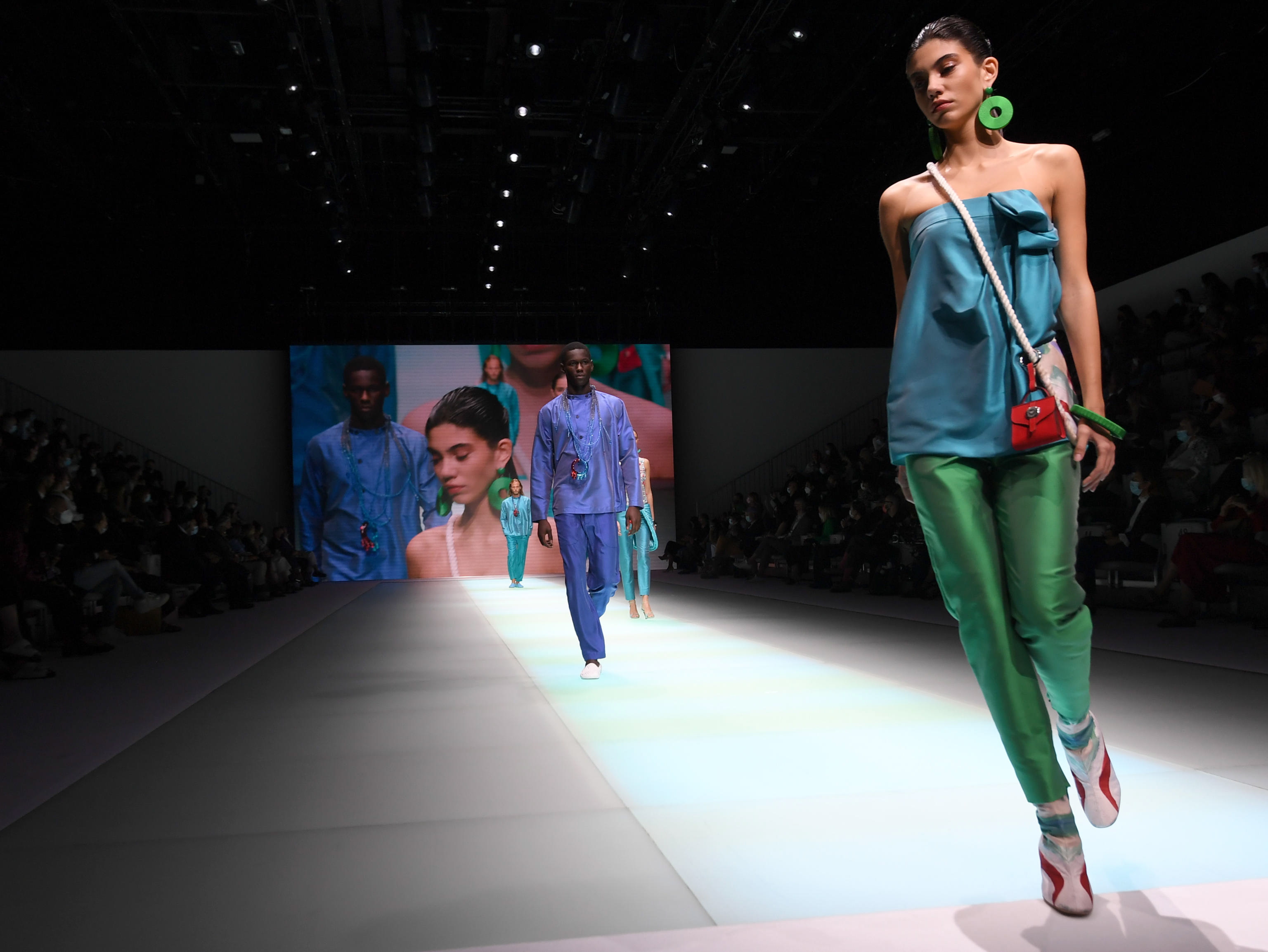 米兰时装周春夏,米兰时装周阿玛尼品牌时装秀