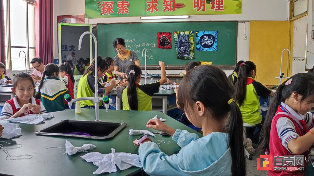 建设“第二课堂”呵护未成年人健康茁壮全面成长——富顺县深入推进乡村学校少年宫建设见闻