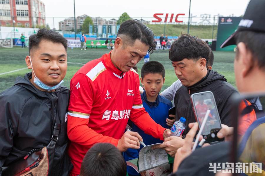 绿茵场上追梦想的下一句,绿茵场上冲刺防守