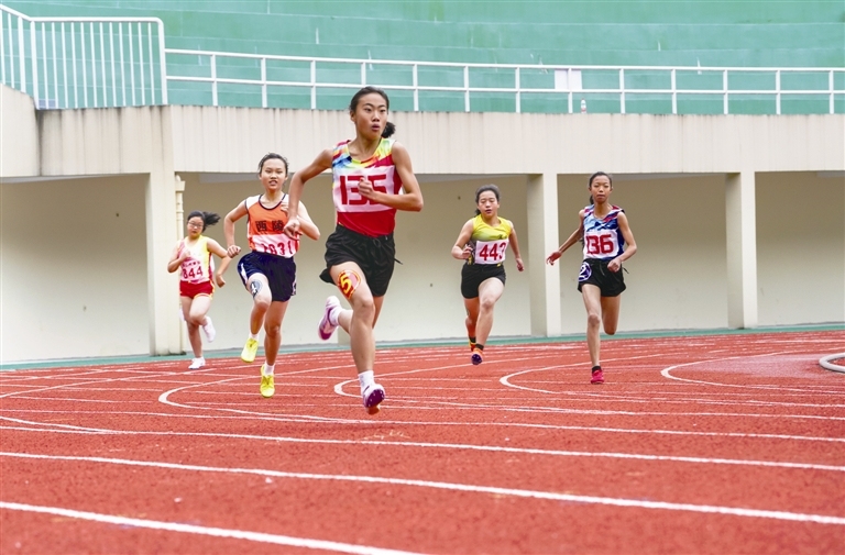 六运会足球赛青少年,黄冈六运会田径100米成绩