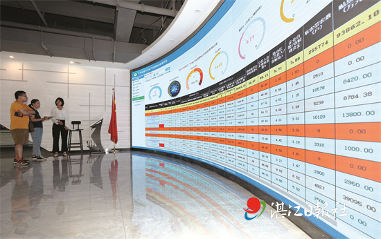 正大养猪场视频,看大猪场养黑猪