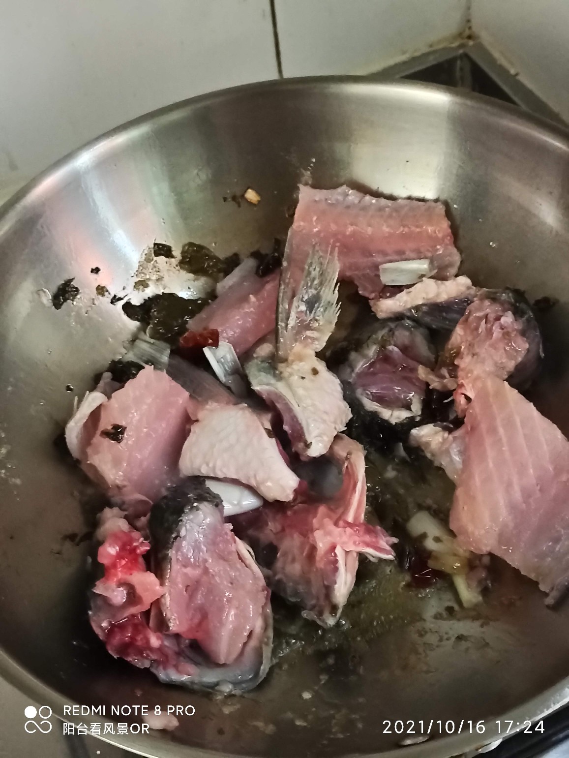 美食不但要能吃还要能做,使用电饭锅怎样做酸菜鱼