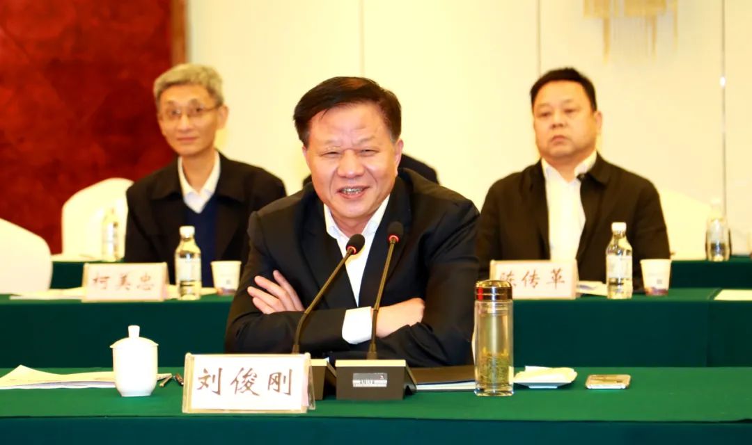 鄂州市与省联投签署合作协议,省联投集团与襄阳签约