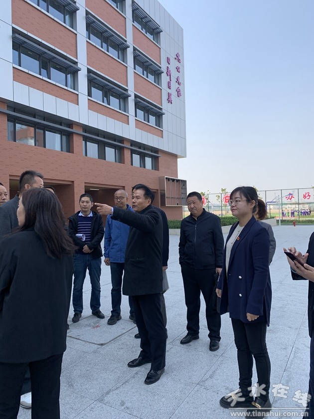 麦积区赴天津西青区挂职教师到天津南开敬业中北中学参观学习