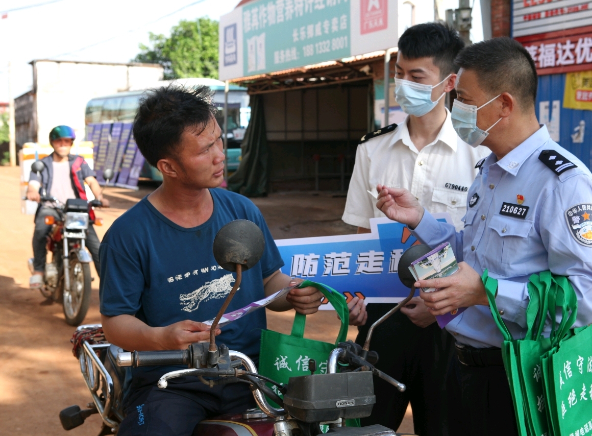 海南海关打击免税店代购这合法吗,海南警方打击离岛免税宣传片