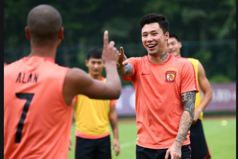 卡帅谈恒大新老交替,广州恒大卡帅出席赛前发布会