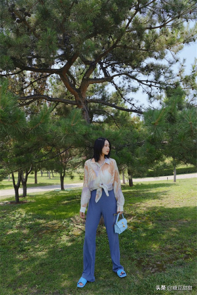 越讲究的女人越喜欢“蓝色”，最全的“组色搭配”在这，值得借鉴